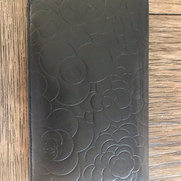 Authentic Chanel Bi-Fold Lambskin wallet - Picture 3 of 8